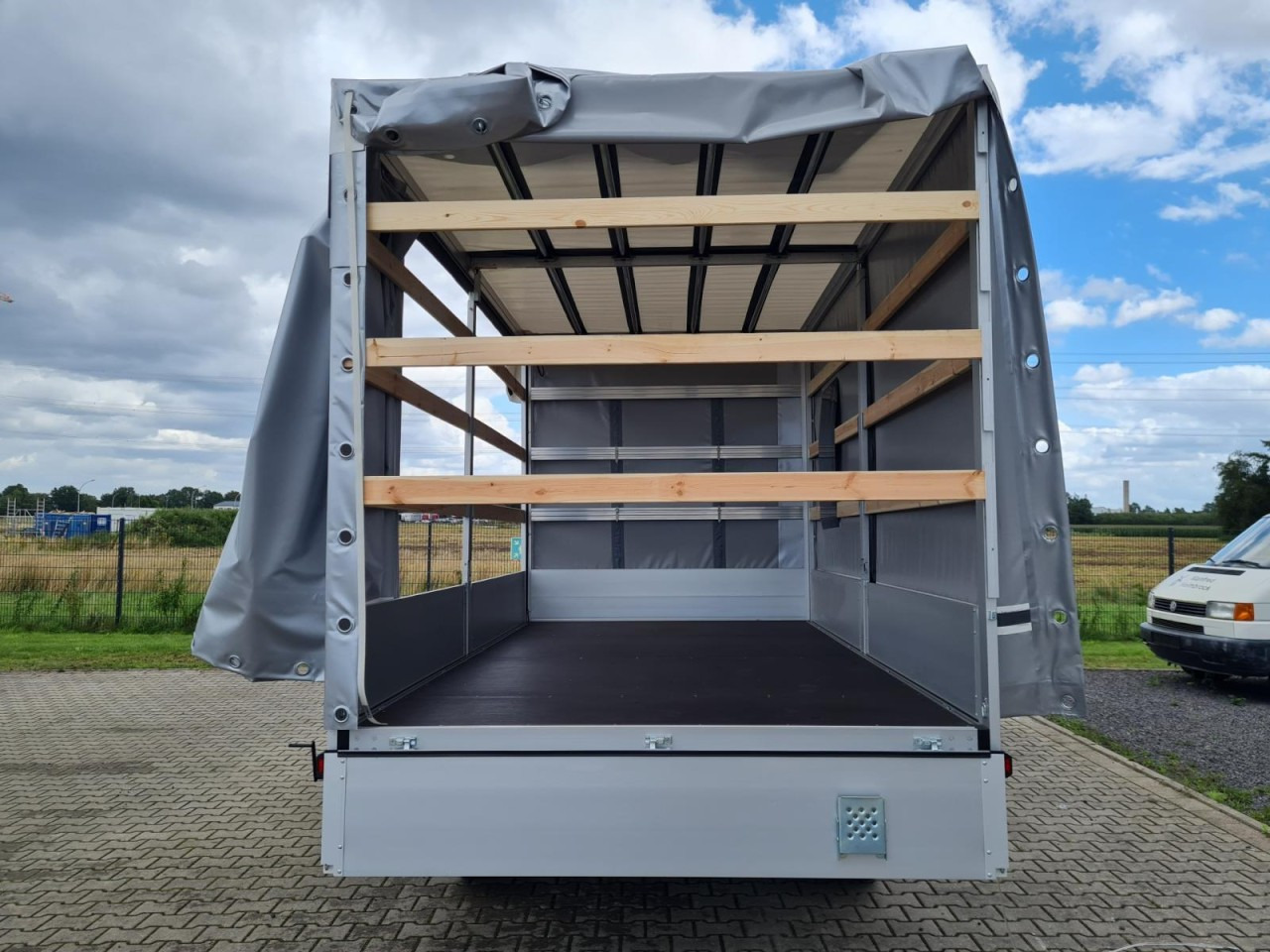 Volkswagen Crafter 35 TDI Pritsche Schiebe Plane ERGO LED TEMPOMAT - Επαγγελματικό αυτοκίνητο με μουσαμά: φωτογραφία 5 Volkswagen Crafter 35 TDI Pritsche Schiebe Plane ERGO LED TEMPOMAT - Επαγγελματικό αυτοκίνητο με μουσαμά: φωτογραφία 5