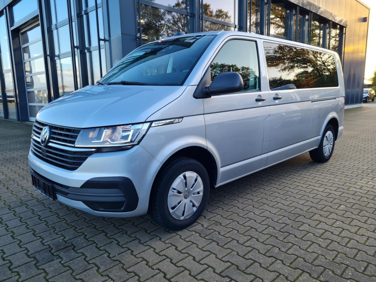 Volkswagen T6.1 Caravelle TDI lang 9 Sitzer 2 Schiebetüren Trendl. - Μικρό λεωφορείο, Επιβατικό βαν: φωτογραφία 1 Volkswagen T6.1 Caravelle TDI lang 9 Sitzer 2 Schiebetüren Trendl. - Μικρό λεωφορείο, Επιβατικό βαν: φωτογραφία 1