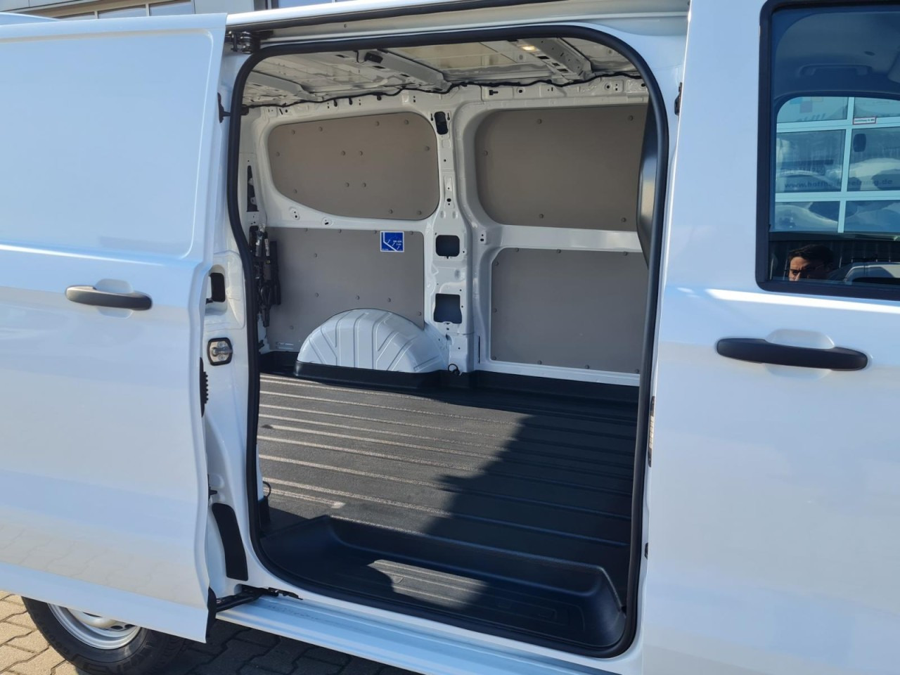 Volkswagen T7 Transporter Kasten TDi L1 Heckklappe KLIMA PDC - Μικρό βαν: φωτογραφία 4 Volkswagen T7 Transporter Kasten TDi L1 Heckklappe KLIMA PDC - Μικρό βαν: φωτογραφία 4