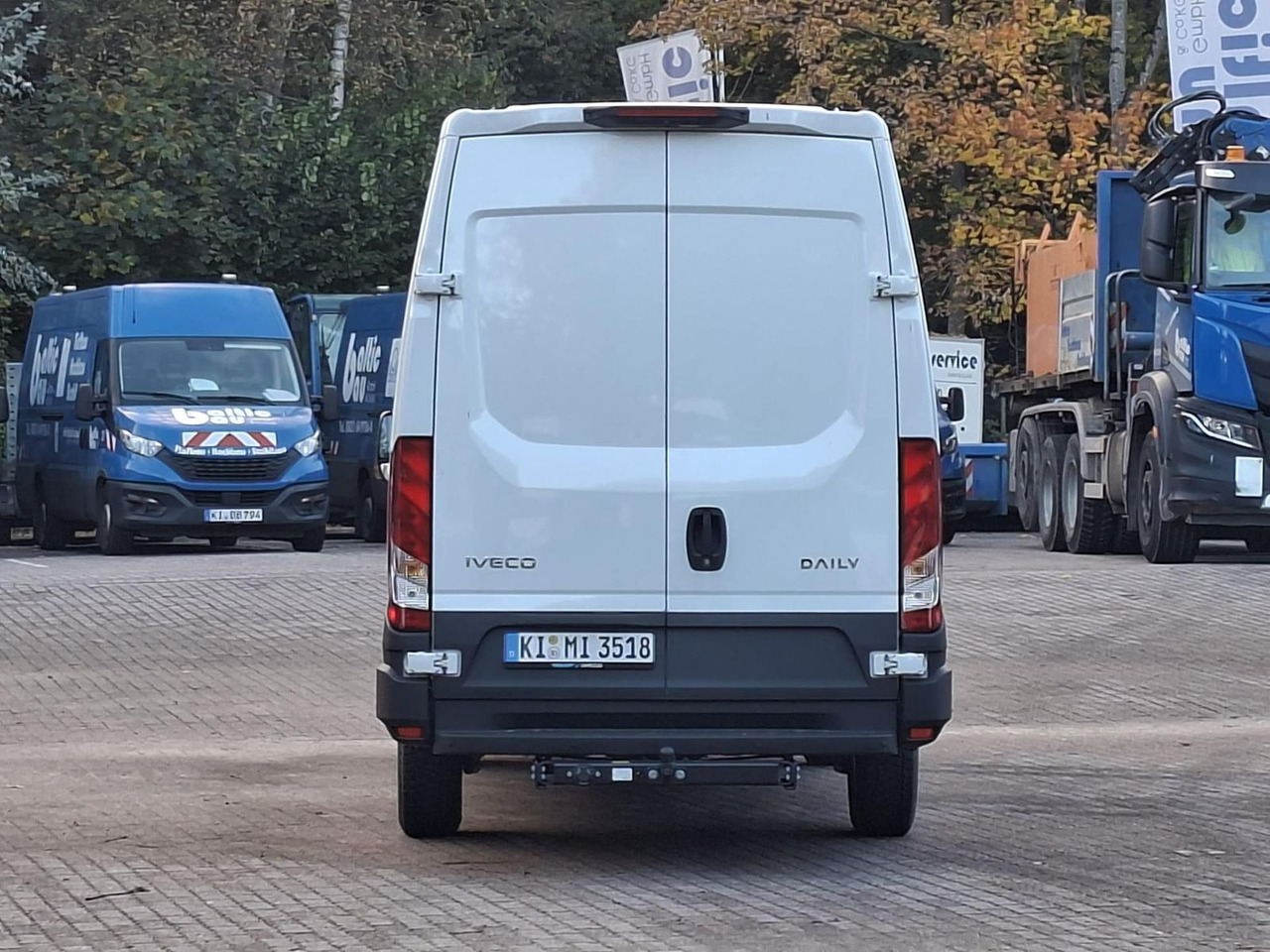Iveco 35S18HA8V *AHK*RADIO*KAMERA*KLIMA* - Βαν: φωτογραφία 4 Iveco 35S18HA8V *AHK*RADIO*KAMERA*KLIMA* - Βαν: φωτογραφία 4