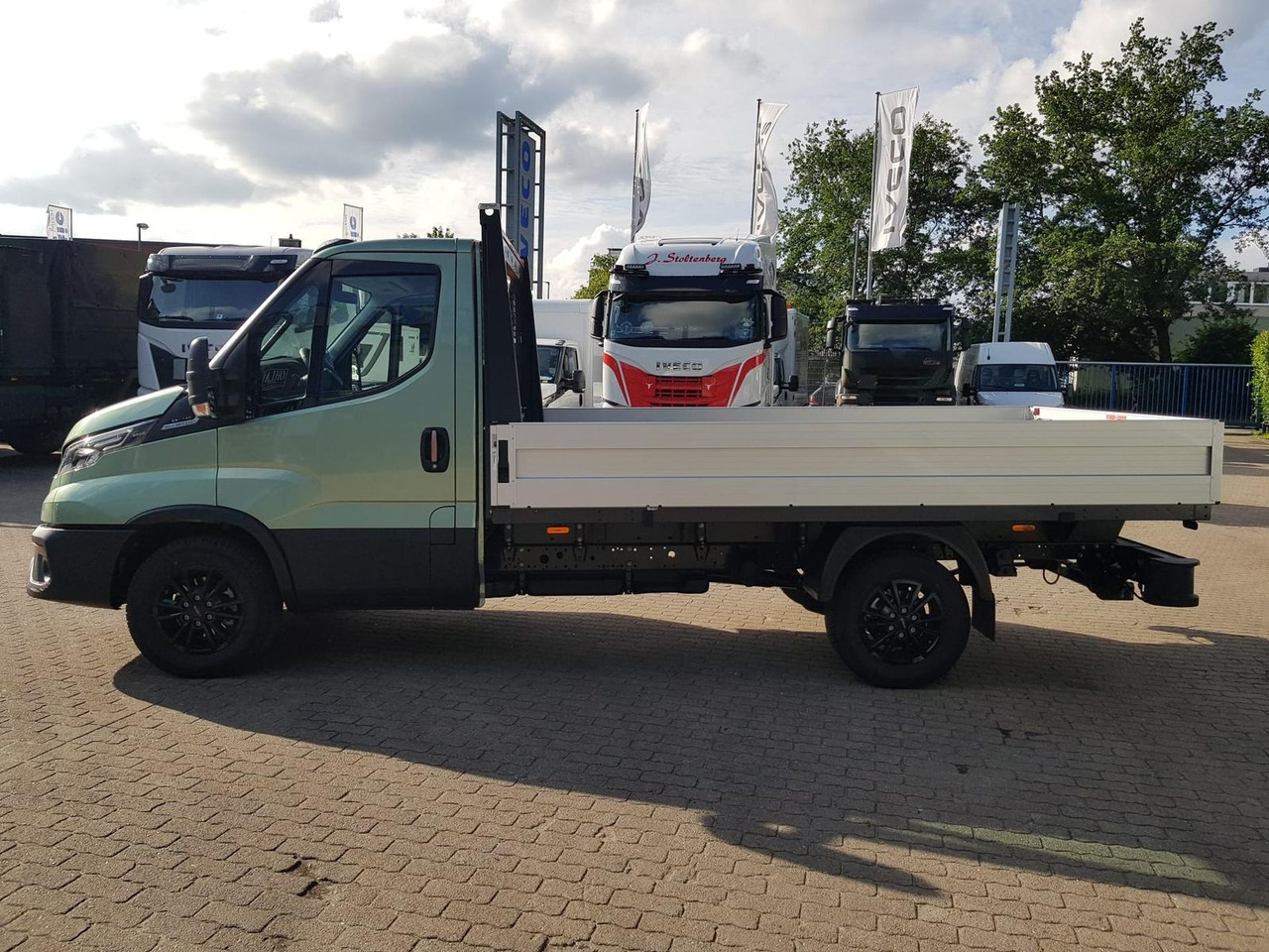 Iveco Daily 35S14HA8 Pritsche AHK 100 kW (136 PS),... - Μικρό φορτηγό με καρότσα: φωτογραφία 2 Iveco Daily 35S14HA8 Pritsche AHK 100 kW (136 PS),... - Μικρό φορτηγό με καρότσα: φωτογραφία 2