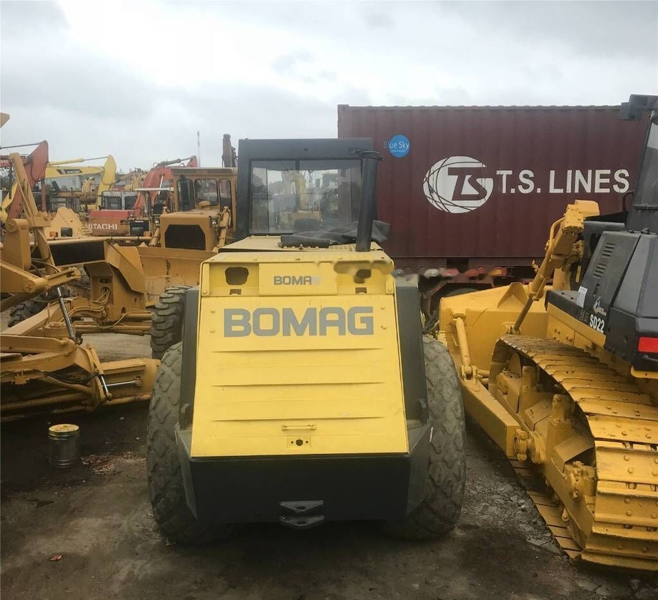 BOMAG BW 217 D-2 - Οδοστρωτήρες: φωτογραφία 2 BOMAG BW 217 D-2 - Οδοστρωτήρες: φωτογραφία 2
