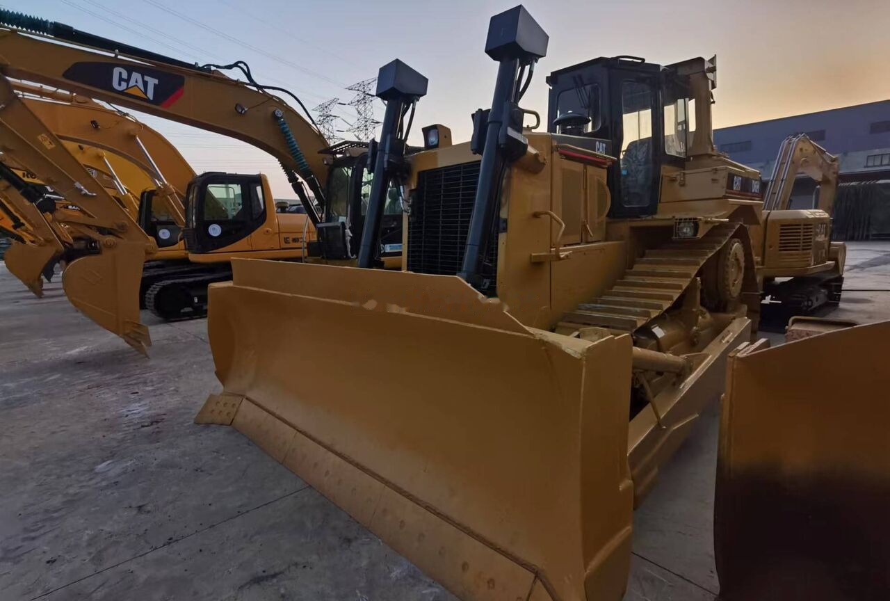 CAT D6H - Μπουλντόζα: φωτογραφία 1 CAT D6H - Μπουλντόζα: φωτογραφία 1