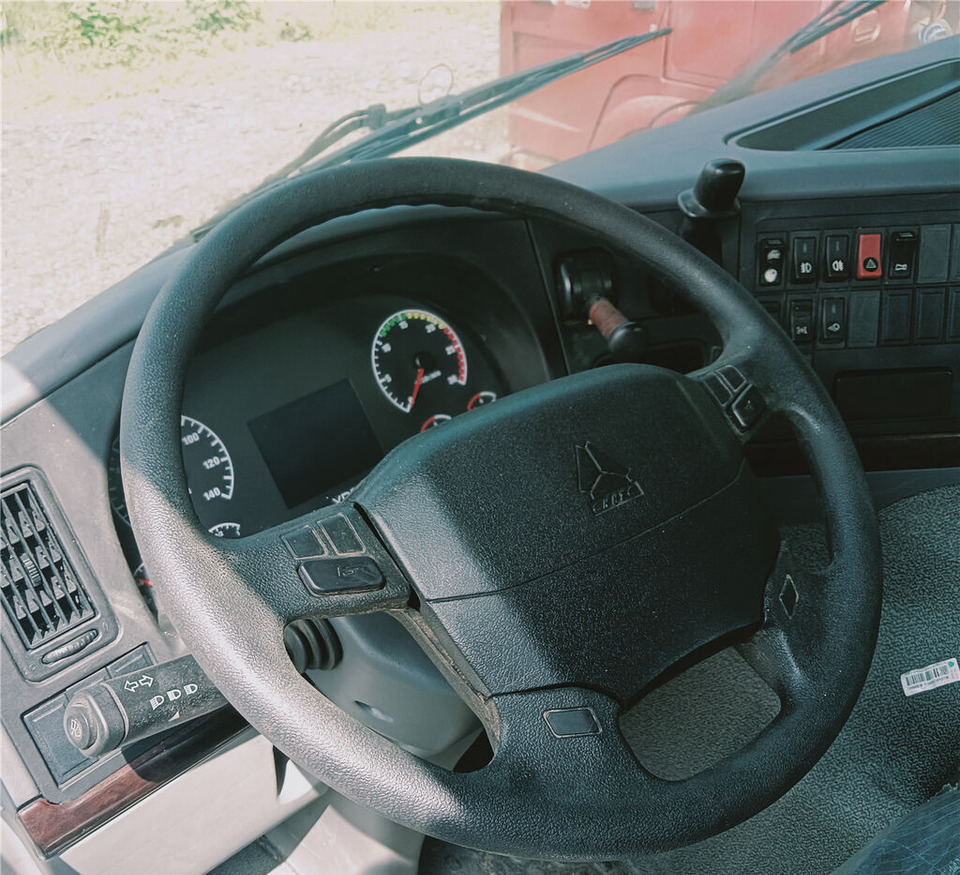 Howo 420hp 6x4 - Τράκτορας: φωτογραφία 5 Howo 420hp 6x4 - Τράκτορας: φωτογραφία 5