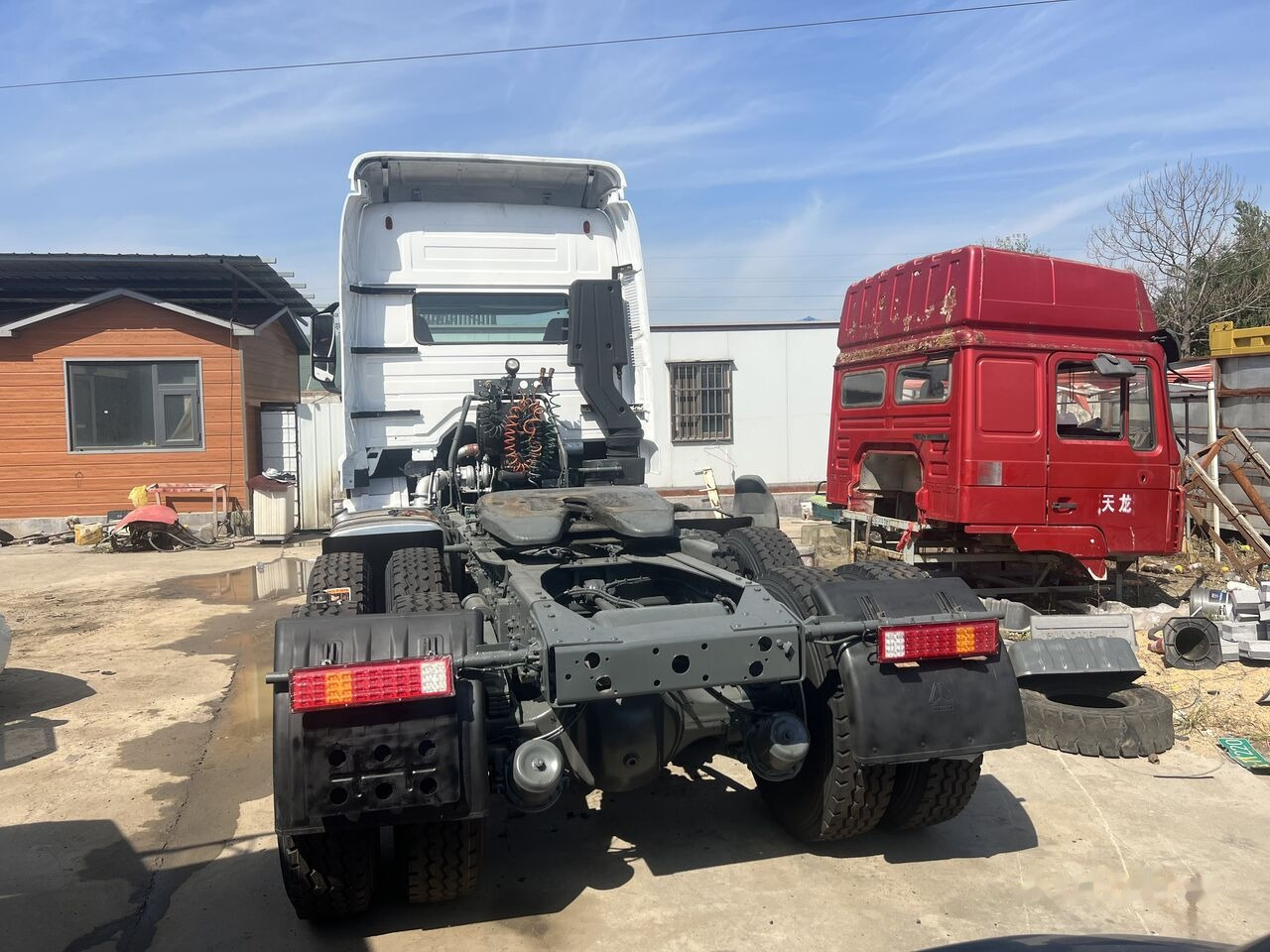 Howo 6x4 - Τράκτορας: φωτογραφία 3 Howo 6x4 - Τράκτορας: φωτογραφία 3