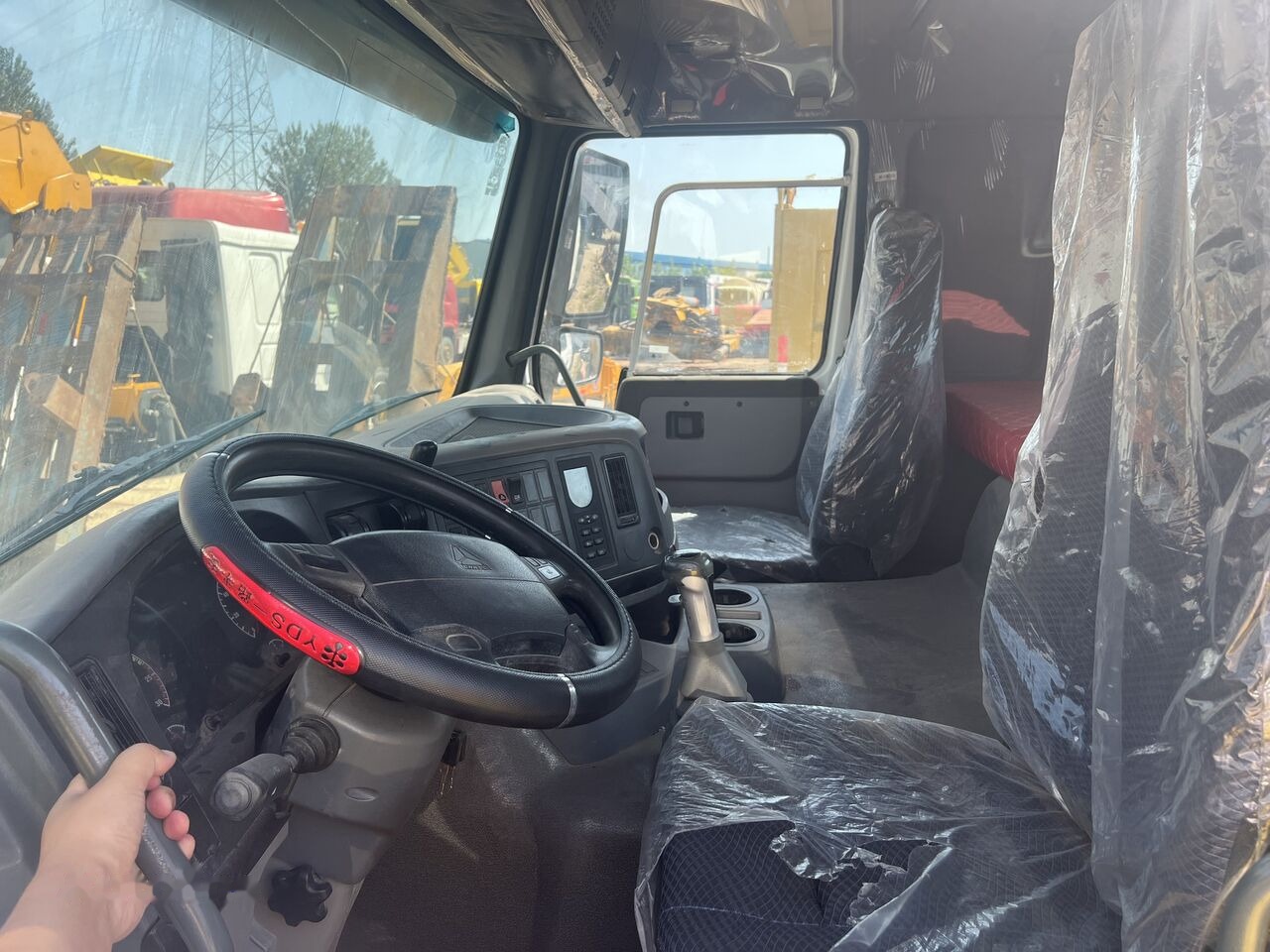 Howo 6x4 - Τράκτορας: φωτογραφία 3 Howo 6x4 - Τράκτορας: φωτογραφία 3