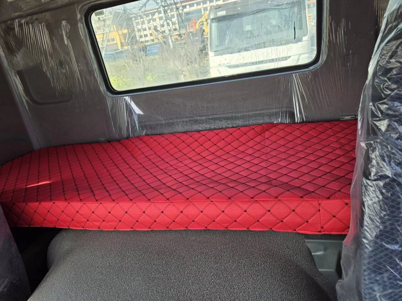 Howo 6x4 - Τράκτορας: φωτογραφία 2 Howo 6x4 - Τράκτορας: φωτογραφία 2