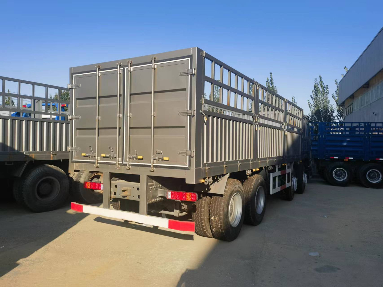 Sinotruk HOWO 371 8*4 Fence truck - Φορτηγό με ανοιχτή καρότσα: φωτογραφία 2 Sinotruk HOWO 371 8*4 Fence truck - Φορτηγό με ανοιχτή καρότσα: φωτογραφία 2