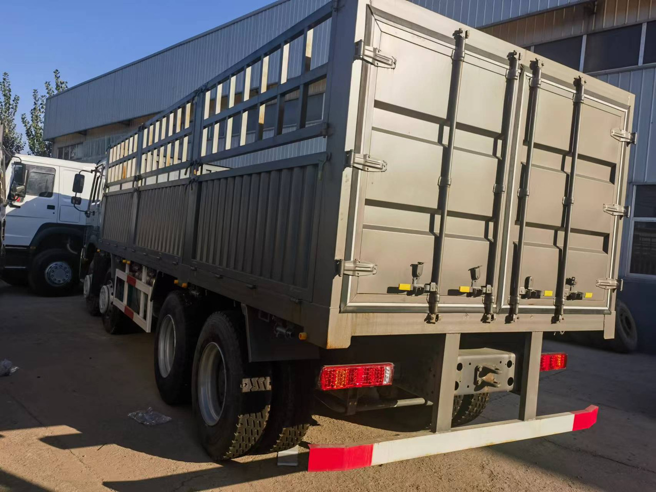 Sinotruk HOWO 371 8*4 Fence truck - Φορτηγό με ανοιχτή καρότσα: φωτογραφία 3 Sinotruk HOWO 371 8*4 Fence truck - Φορτηγό με ανοιχτή καρότσα: φωτογραφία 3