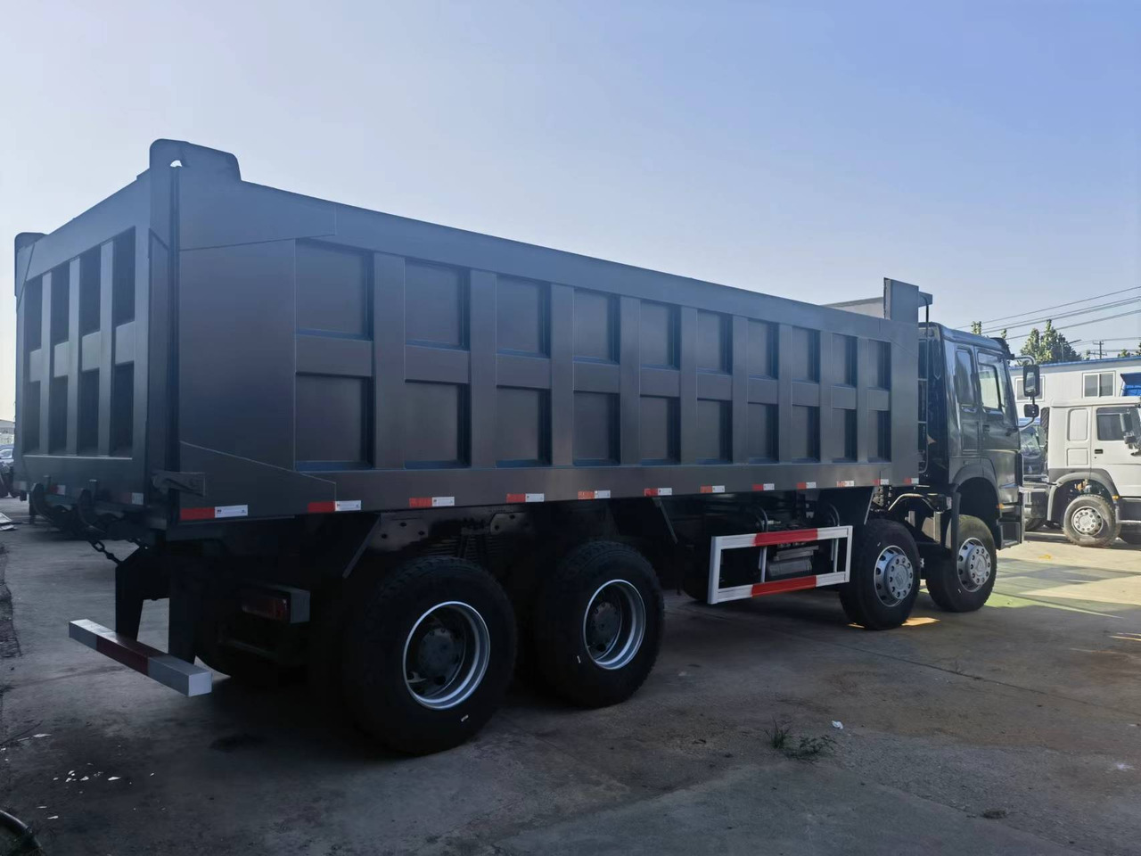 Φορτηγό ανατρεπόμενο Sinotruk HOWO 8*4 Dump truck: φωτογραφία 8
