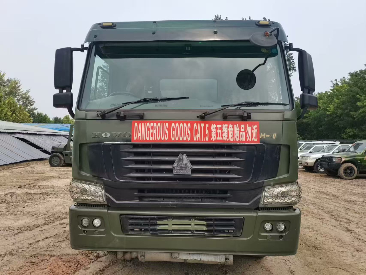 Sinotruk HOWO - Φορτηγό βυτιοφόρο: φωτογραφία 4 Sinotruk HOWO - Φορτηγό βυτιοφόρο: φωτογραφία 4