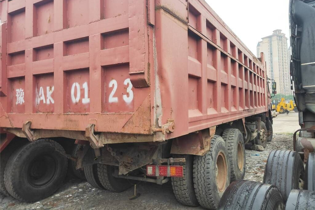 Sinotruk Howo - Φορτηγό ανατρεπόμενο: φωτογραφία 2 Sinotruk Howo - Φορτηγό ανατρεπόμενο: φωτογραφία 2