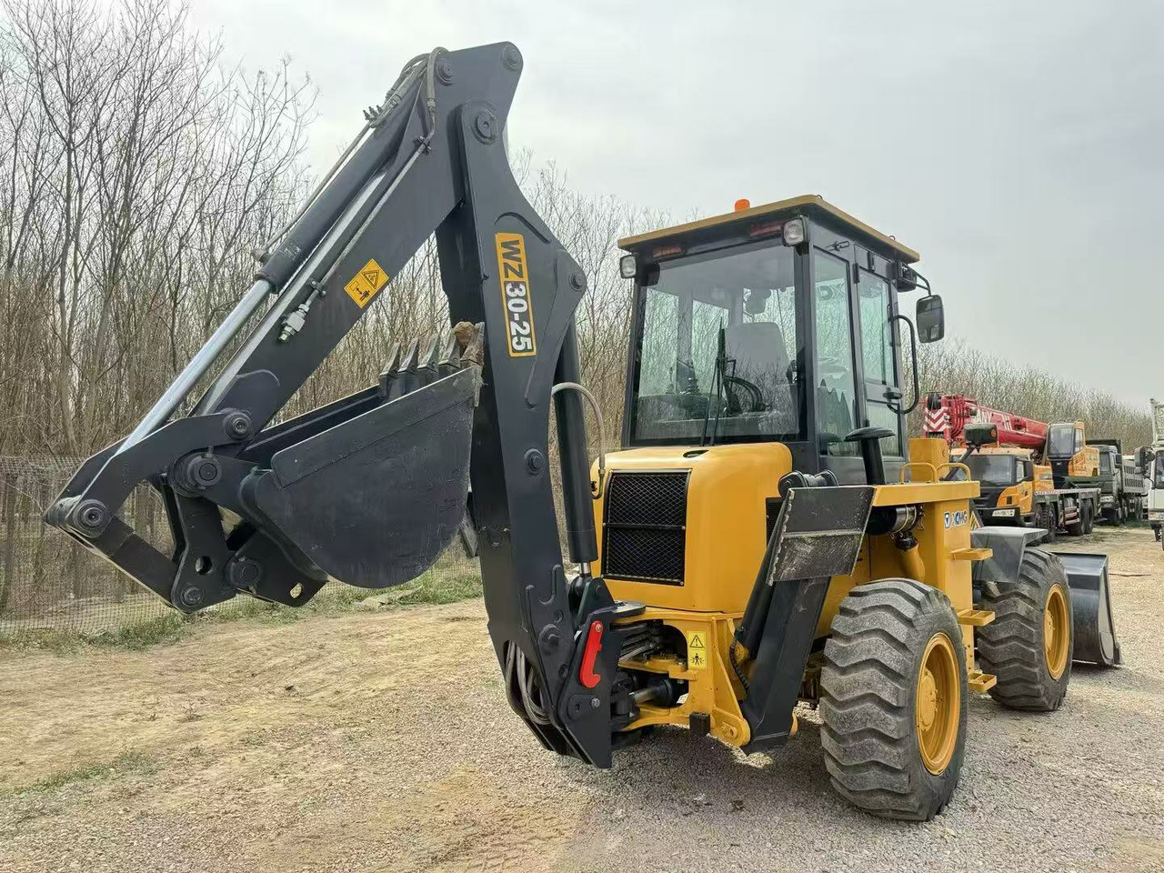 XCMG 30-25 - Φορτωτής εκσκαφέας: φωτογραφία 1 XCMG 30-25 - Φορτωτής εκσκαφέας: φωτογραφία 1