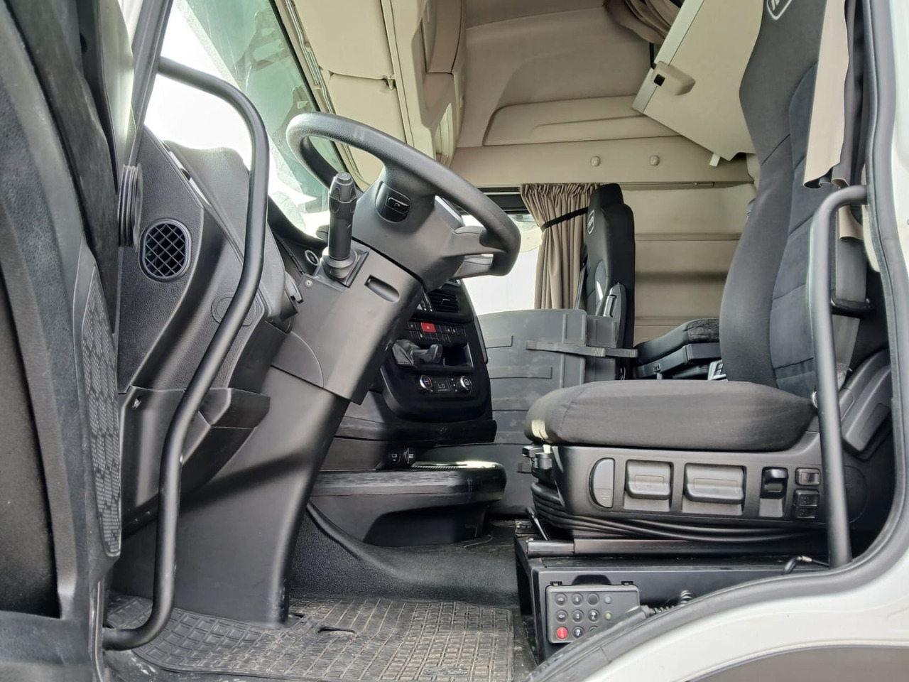 Cabeza Tractora IVECO 460 AUTOMATICO INTARDER ADR - Τράκτορας: φωτογραφία 5 Cabeza Tractora IVECO 460 AUTOMATICO INTARDER ADR - Τράκτορας: φωτογραφία 5