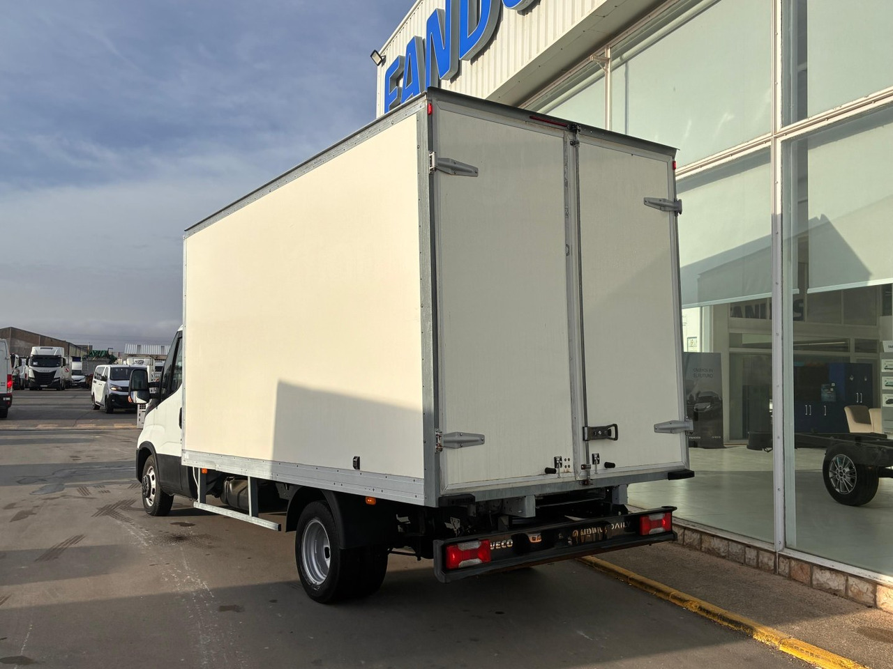 Caja cerrada IVECO 35C16 3.0 20m3 con puertas traseras - Επαγγελματικό αυτοκίνητο κόφα: φωτογραφία 4 Caja cerrada IVECO 35C16 3.0 20m3 con puertas traseras - Επαγγελματικό αυτοκίνητο κόφα: φωτογραφία 4