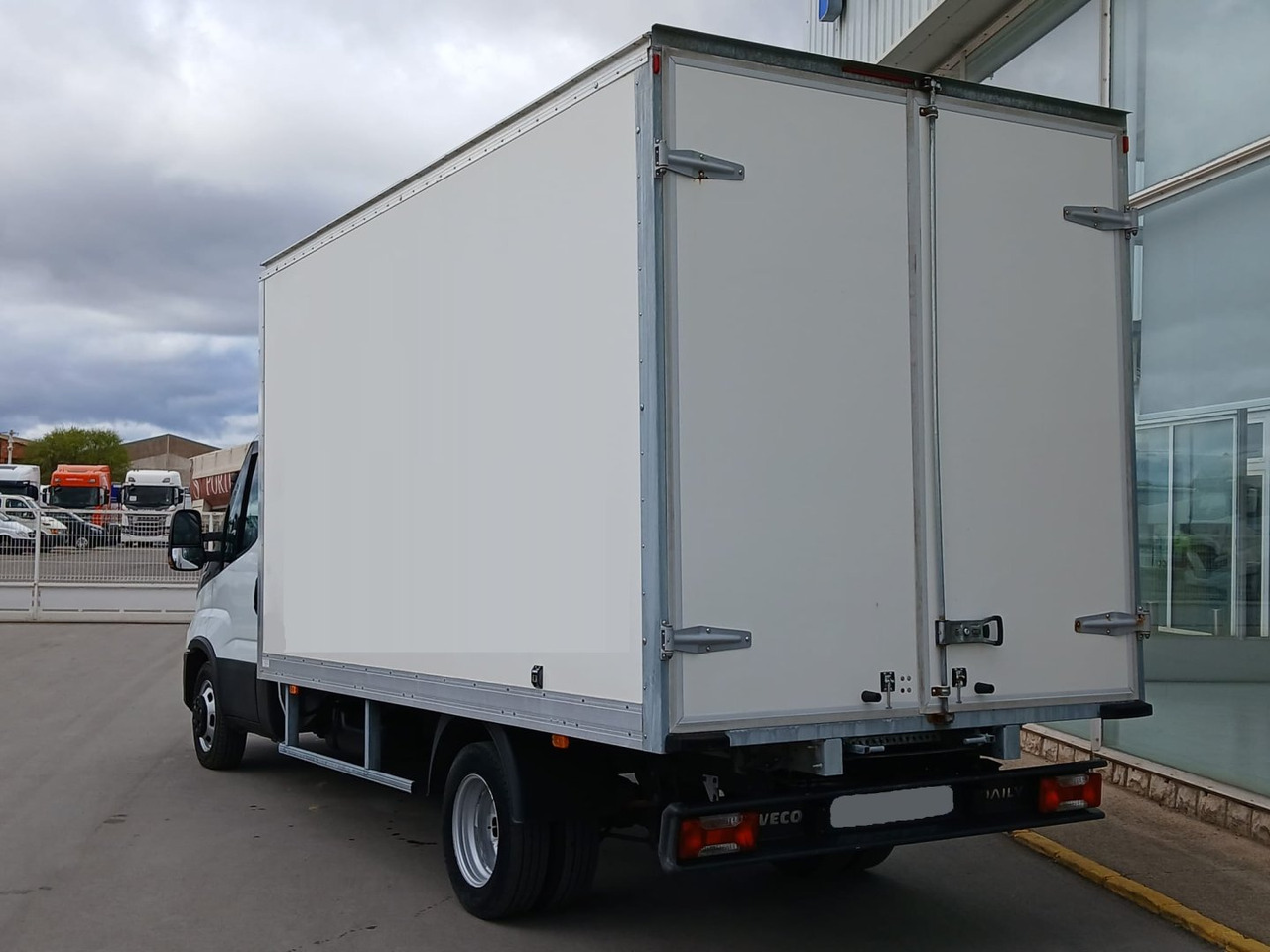 Caja cerrada IVECO 35C16 3.0 20m3 - Επαγγελματικό αυτοκίνητο κόφα: φωτογραφία 4 Caja cerrada IVECO 35C16 3.0 20m3 - Επαγγελματικό αυτοκίνητο κόφα: φωτογραφία 4