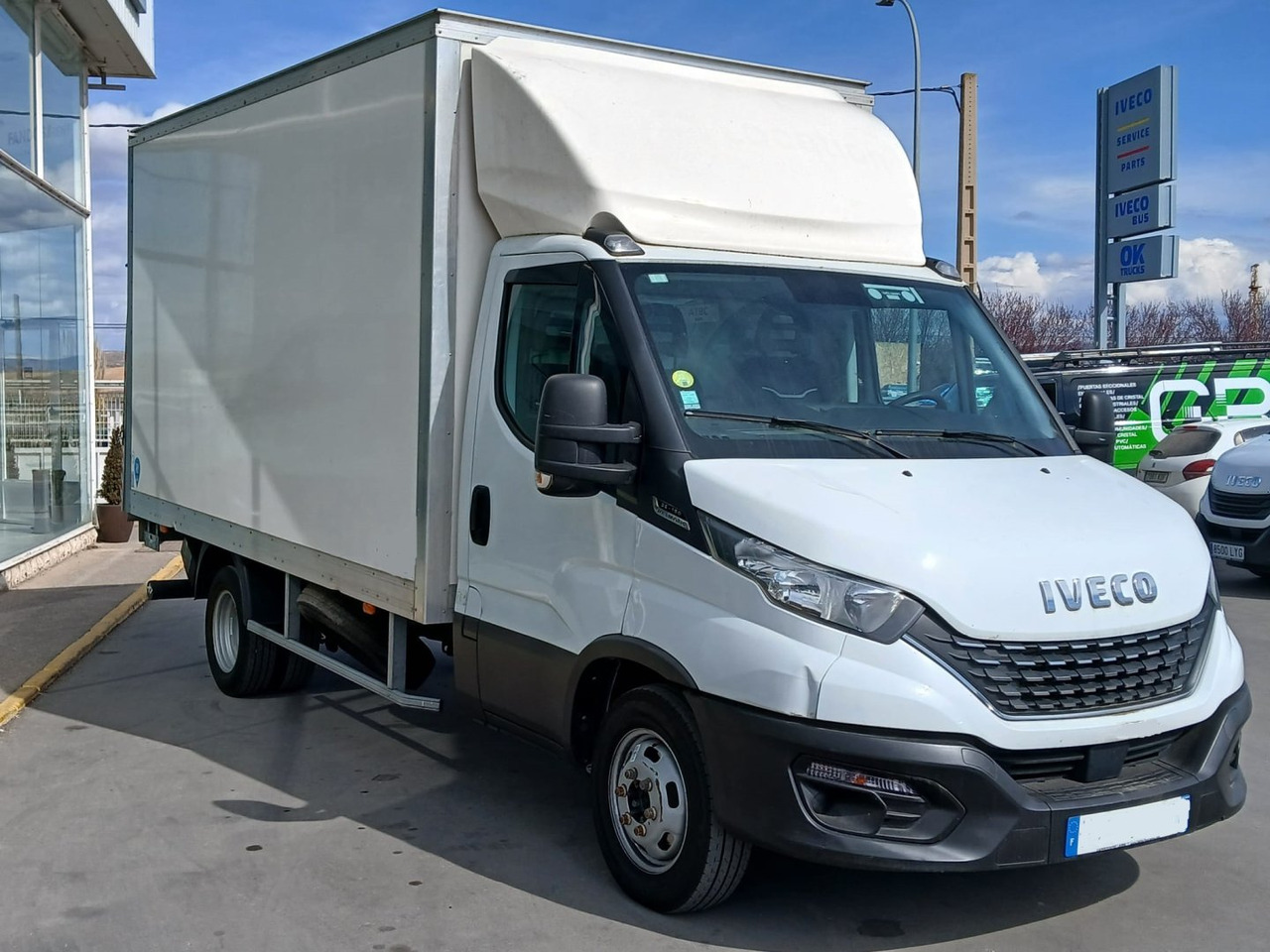 Caja cerrada con plataforma elevadora IVECO 35C16 20m3 - Επαγγελματικό αυτοκίνητο κόφα: φωτογραφία 3 Caja cerrada con plataforma elevadora IVECO 35C16 20m3 - Επαγγελματικό αυτοκίνητο κόφα: φωτογραφία 3