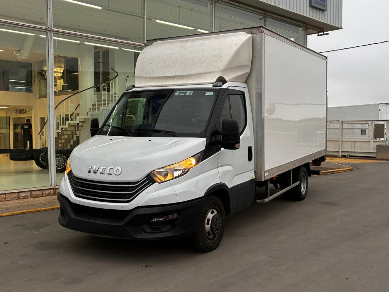 Caja cerrada con plataforma elevadora IVECO 35C16 3.0 20m3 - Επαγγελματικό αυτοκίνητο κόφα: φωτογραφία 1 Caja cerrada con plataforma elevadora IVECO 35C16 3.0 20m3 - Επαγγελματικό αυτοκίνητο κόφα: φωτογραφία 1