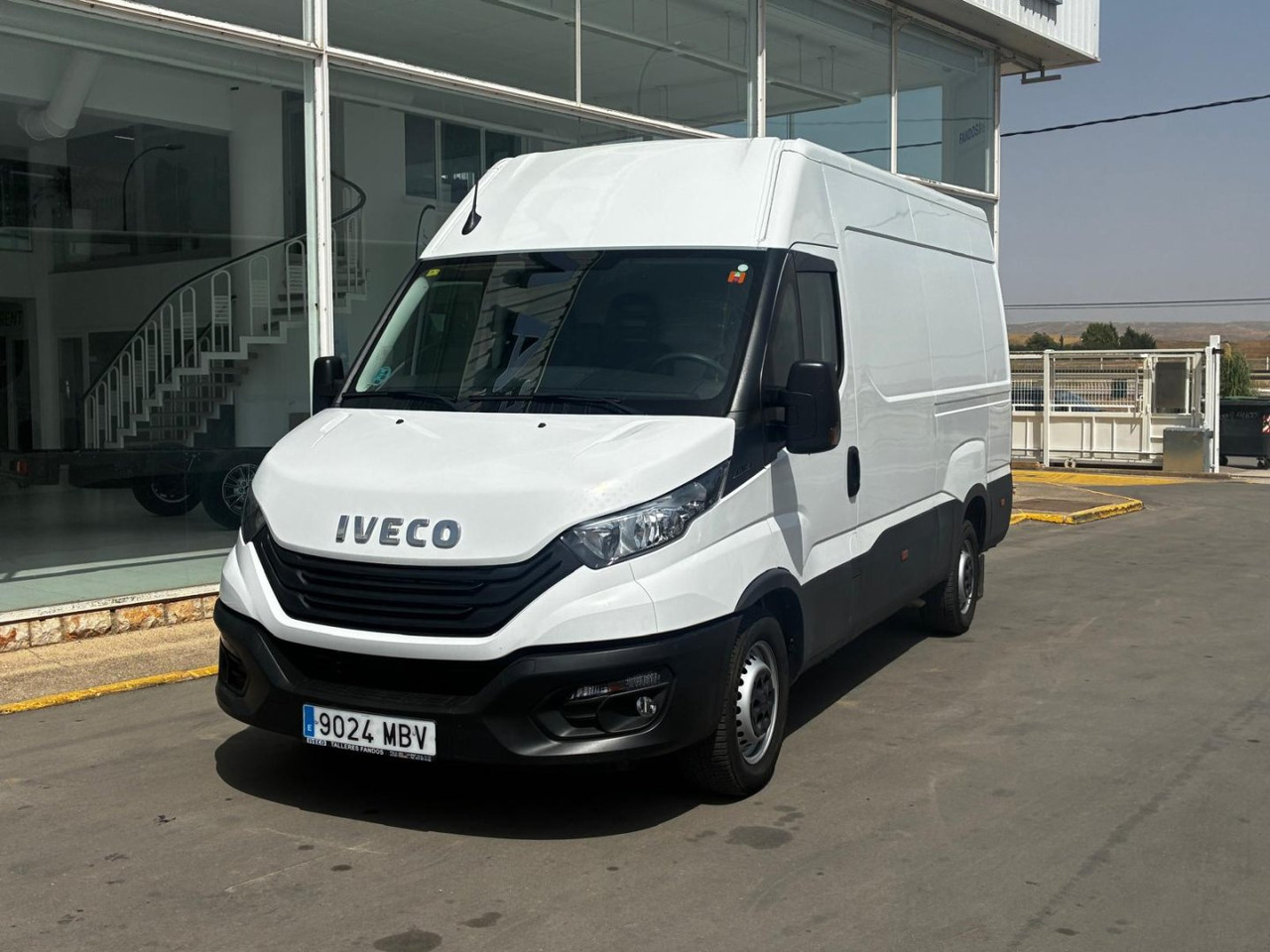 Furgón IVECO 35S14 V 12m3 - Βαν: φωτογραφία 1 Furgón IVECO 35S14 V 12m3 - Βαν: φωτογραφία 1