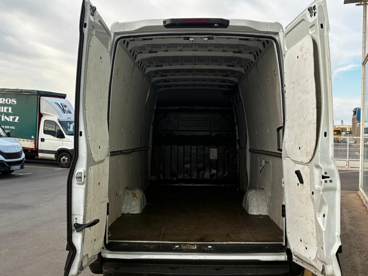 Furgón IVECO 35S14 V 16m3 - Βαν: φωτογραφία 5 Furgón IVECO 35S14 V 16m3 - Βαν: φωτογραφία 5