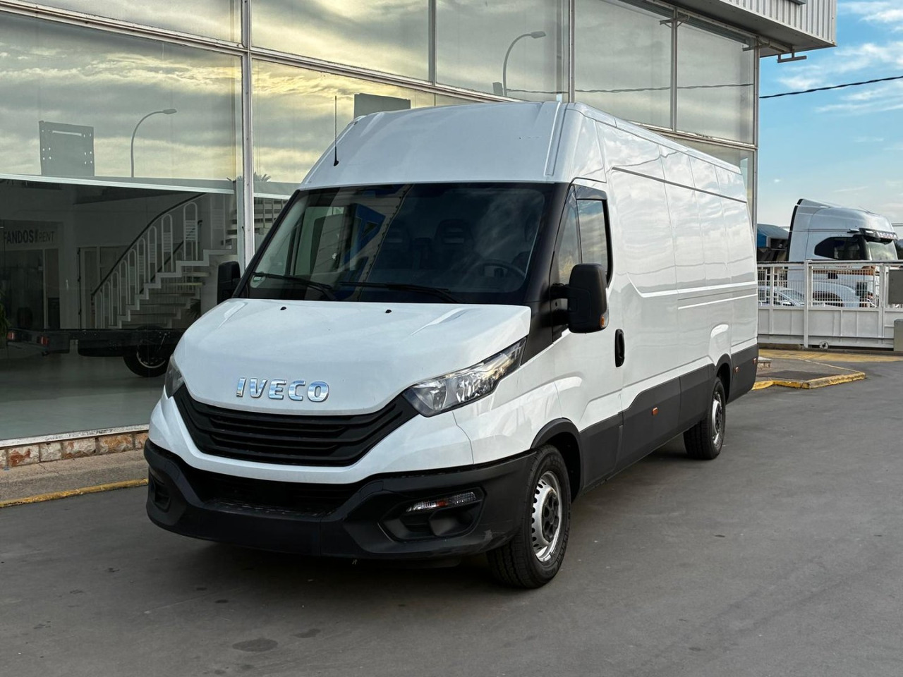 Furgón IVECO 35S14 V 16m3 - Βαν: φωτογραφία 1 Furgón IVECO 35S14 V 16m3 - Βαν: φωτογραφία 1