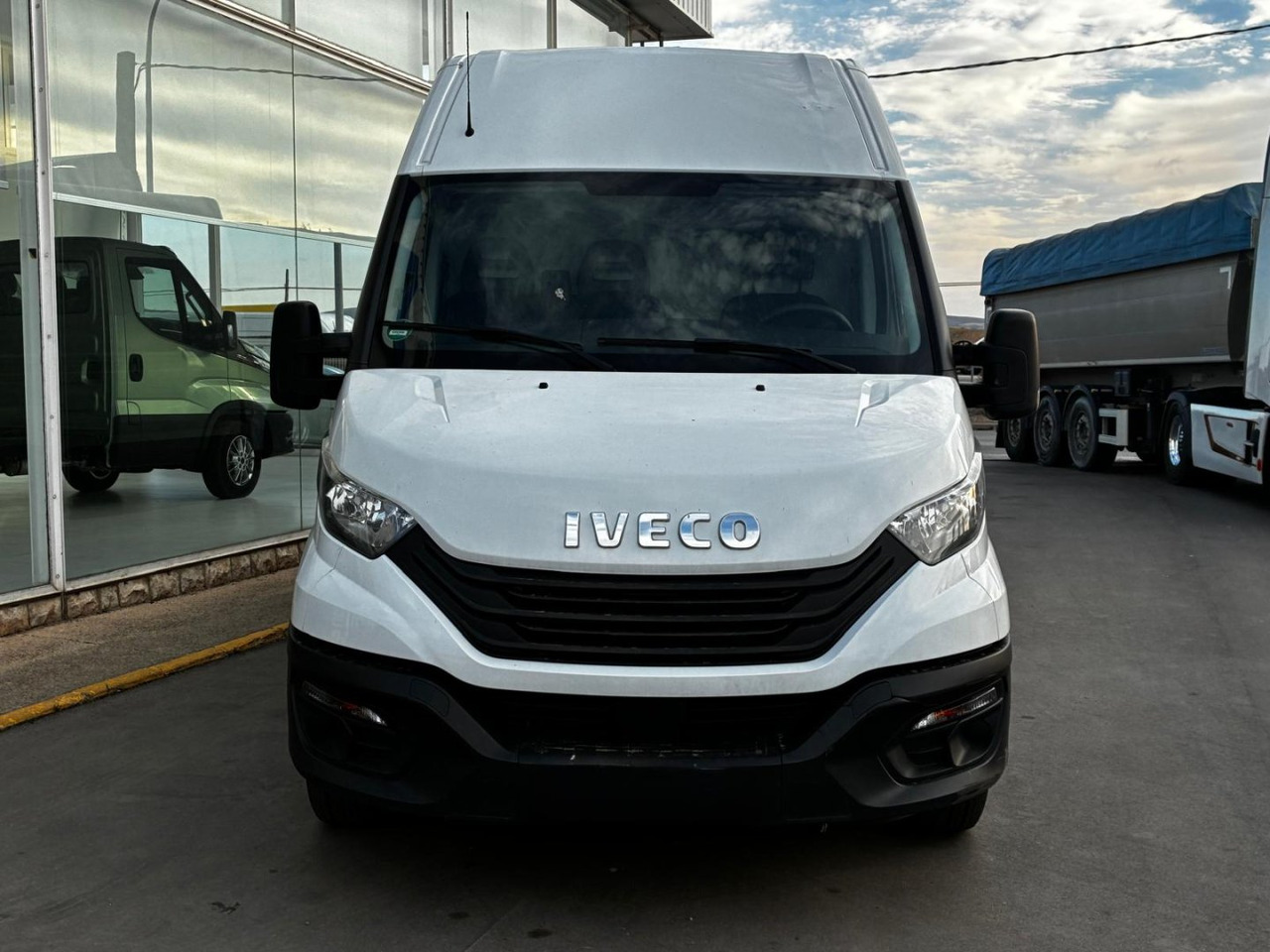 Furgón IVECO 35S14 V 16m3 - Βαν: φωτογραφία 2 Furgón IVECO 35S14 V 16m3 - Βαν: φωτογραφία 2