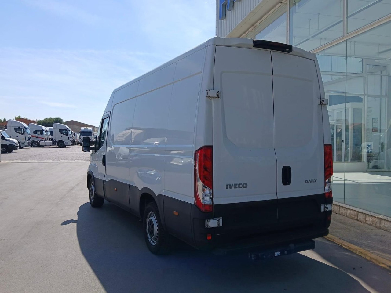Furgón IVECO 35S16 V 12m3 - Βαν: φωτογραφία 4 Furgón IVECO 35S16 V 12m3 - Βαν: φωτογραφία 4