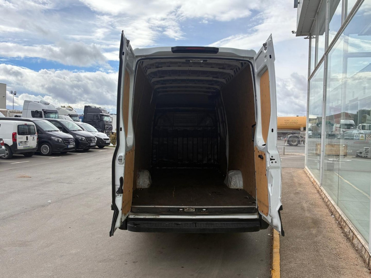 Furgón IVECO 35S16 V 16m3 - Βαν: φωτογραφία 5 Furgón IVECO 35S16 V 16m3 - Βαν: φωτογραφία 5