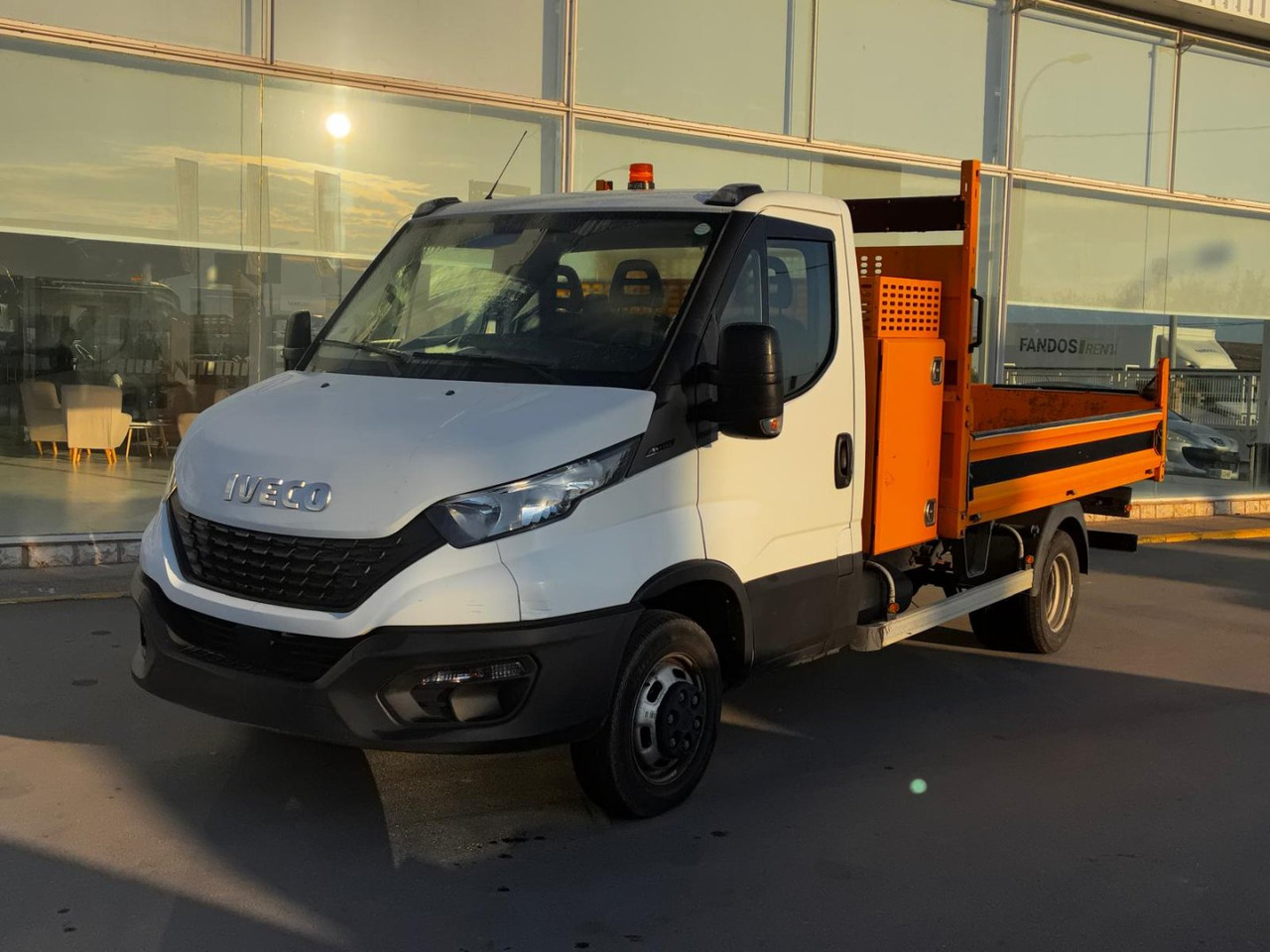 Volquete/Dumper IVECO 35C14 CAJA BASCULANTE - Όχημα με ανατρεπομενη καροτσα: φωτογραφία 1 Volquete/Dumper IVECO 35C14 CAJA BASCULANTE - Όχημα με ανατρεπομενη καροτσα: φωτογραφία 1