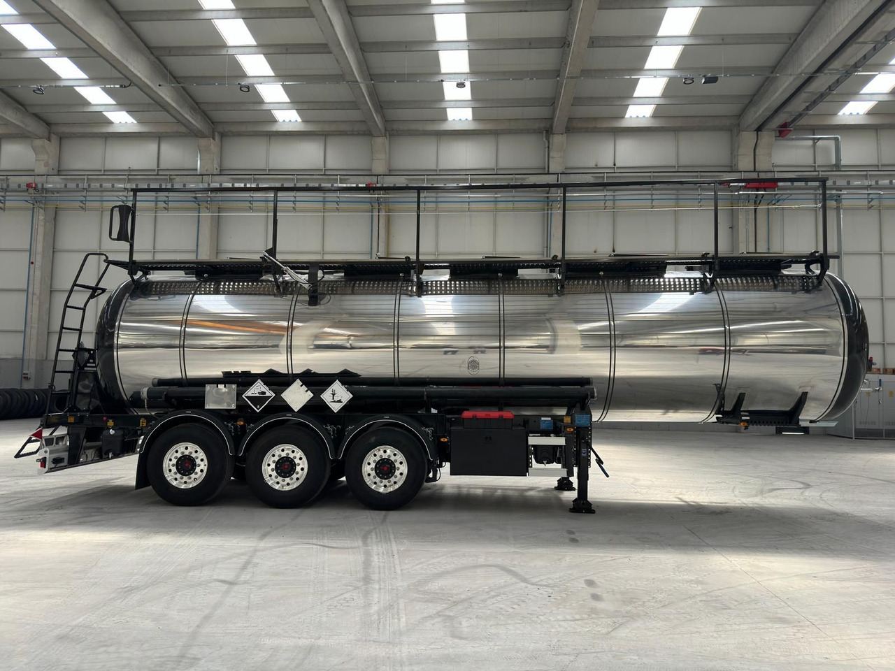 NURSAN Stainless Steel L4BH Tanker - Επικαθήμενο βυτίο: φωτογραφία 1 NURSAN Stainless Steel L4BH Tanker - Επικαθήμενο βυτίο: φωτογραφία 1