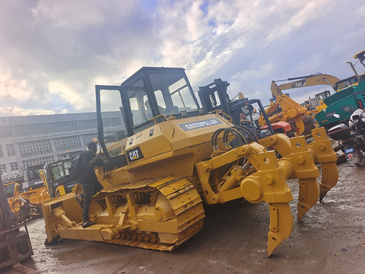 CAT D7G - Μπουλντόζα: φωτογραφία 1 CAT D7G - Μπουλντόζα: φωτογραφία 1