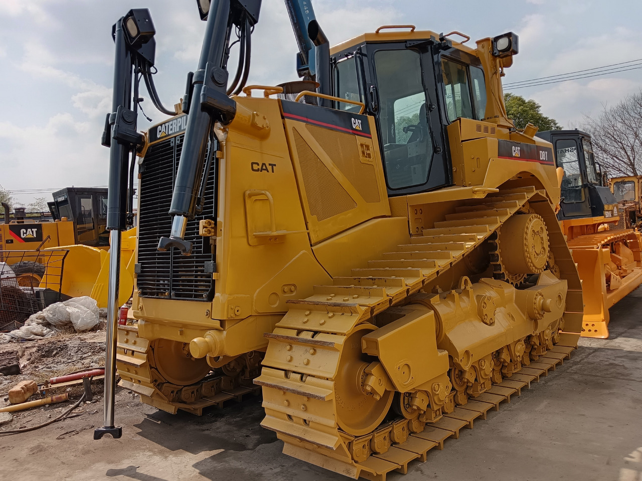 CAT D8T - Μπουλντόζα: φωτογραφία 1 CAT D8T - Μπουλντόζα: φωτογραφία 1