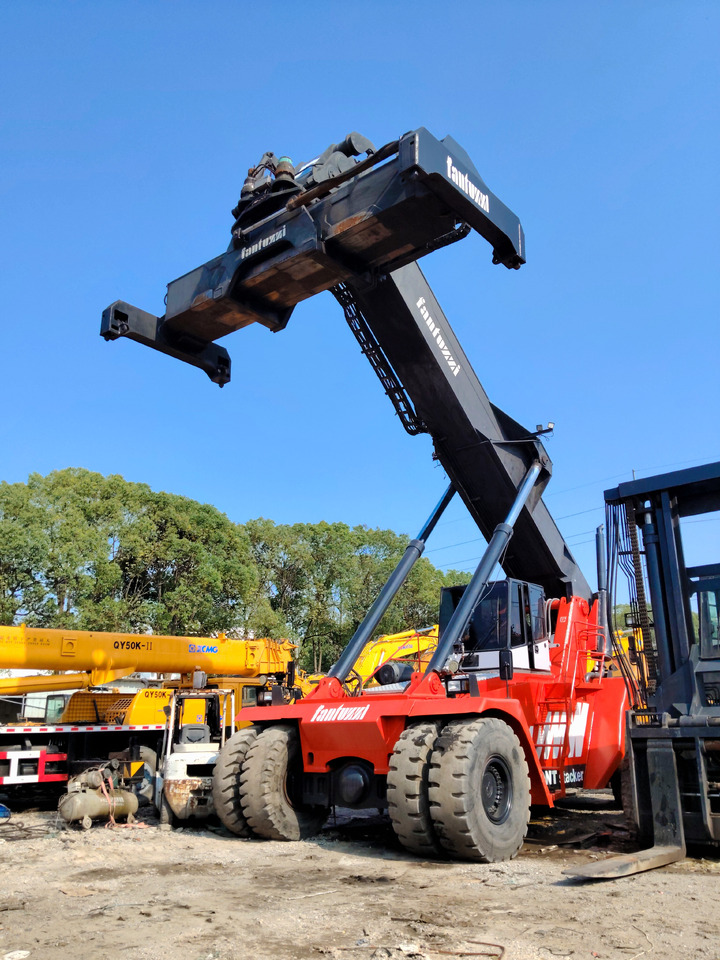 FANTUZZI CS45KM - Reachstacker: φωτογραφία 4 FANTUZZI CS45KM - Reachstacker: φωτογραφία 4