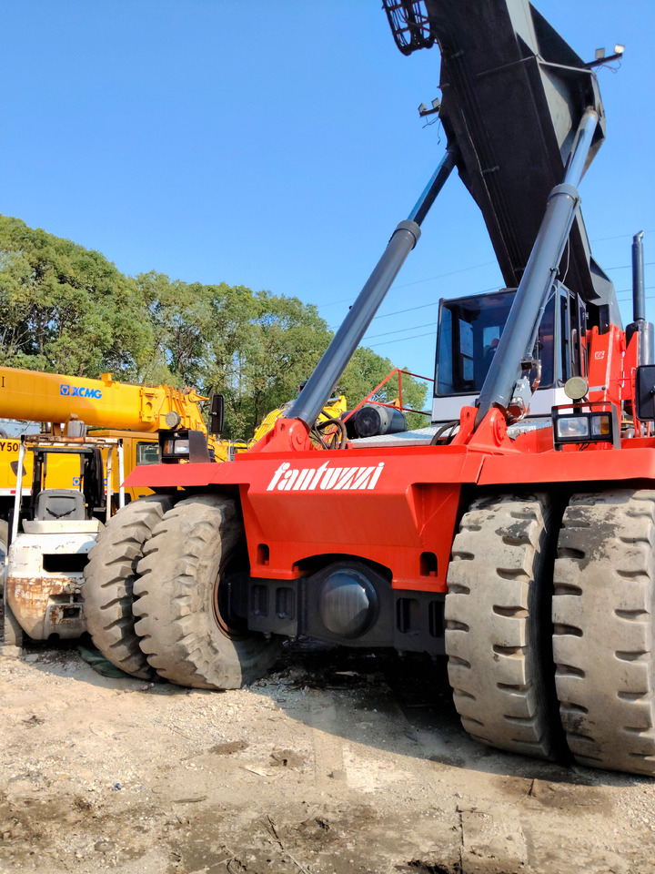 FANTUZZI CS45KM - Reachstacker: φωτογραφία 5 FANTUZZI CS45KM - Reachstacker: φωτογραφία 5