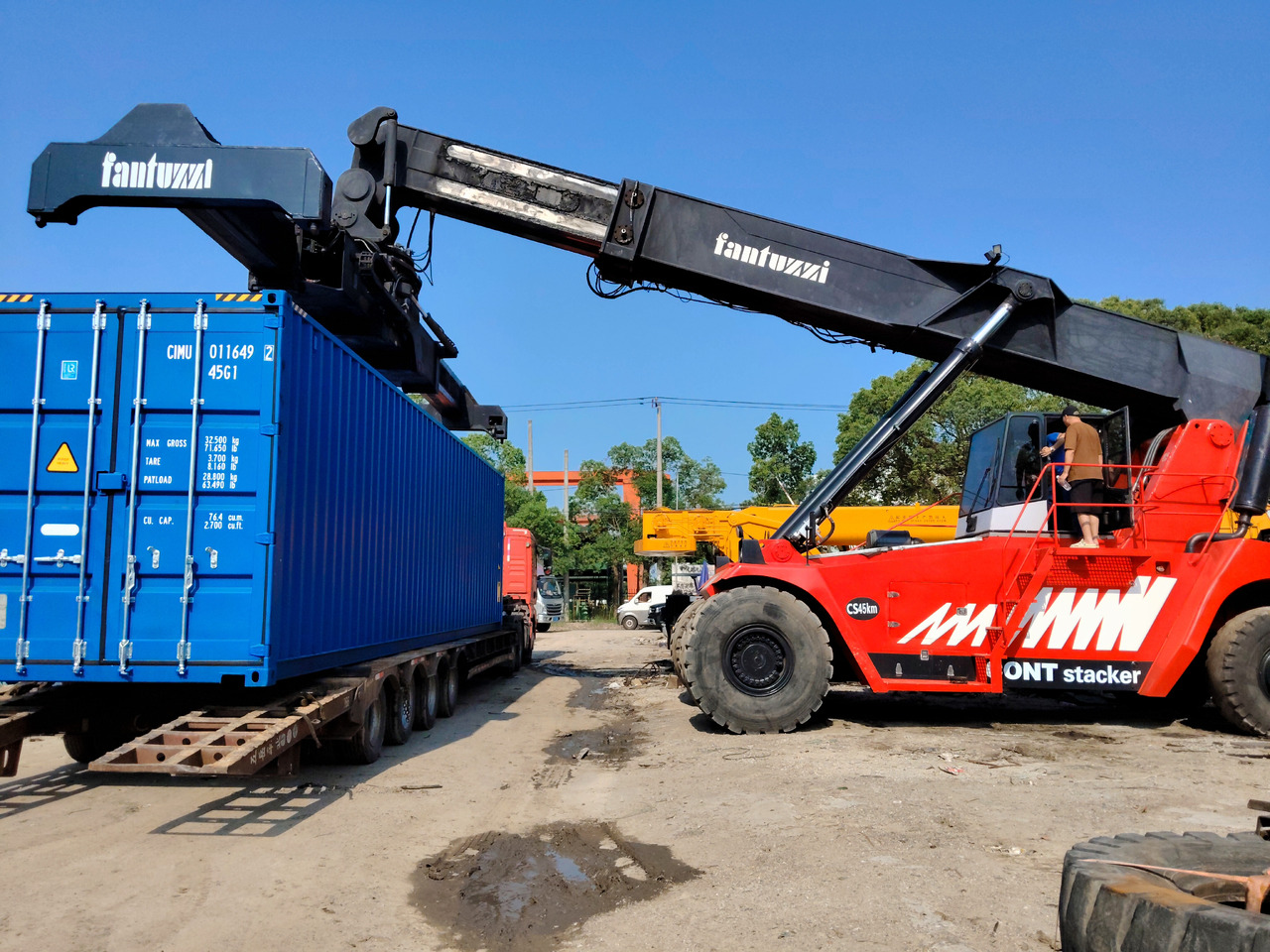 FANTUZZI CS45KM - Reachstacker: φωτογραφία 1 FANTUZZI CS45KM - Reachstacker: φωτογραφία 1