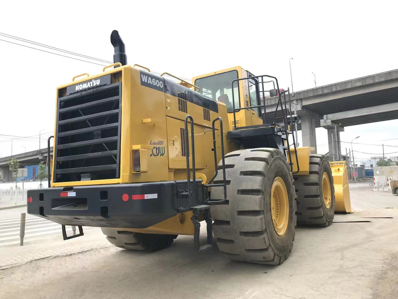 KOMATSU WA600-6 - Ελαστιχοφόρος φορτωτής: φωτογραφία 4 KOMATSU WA600-6 - Ελαστιχοφόρος φορτωτής: φωτογραφία 4