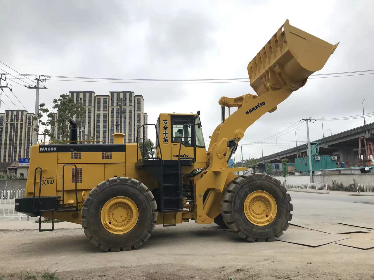 KOMATSU WA600-6 - Ελαστιχοφόρος φορτωτής: φωτογραφία 1 KOMATSU WA600-6 - Ελαστιχοφόρος φορτωτής: φωτογραφία 1