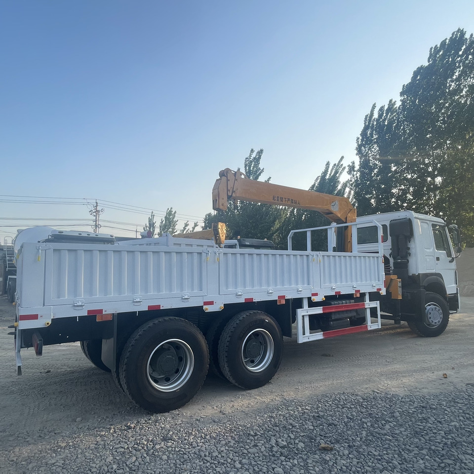 SINOTRUK 8-ton truck-mounted crane HOWO CNHTC - Φορτηγό με γερανό: φωτογραφία 1 SINOTRUK 8-ton truck-mounted crane HOWO CNHTC - Φορτηγό με γερανό: φωτογραφία 1