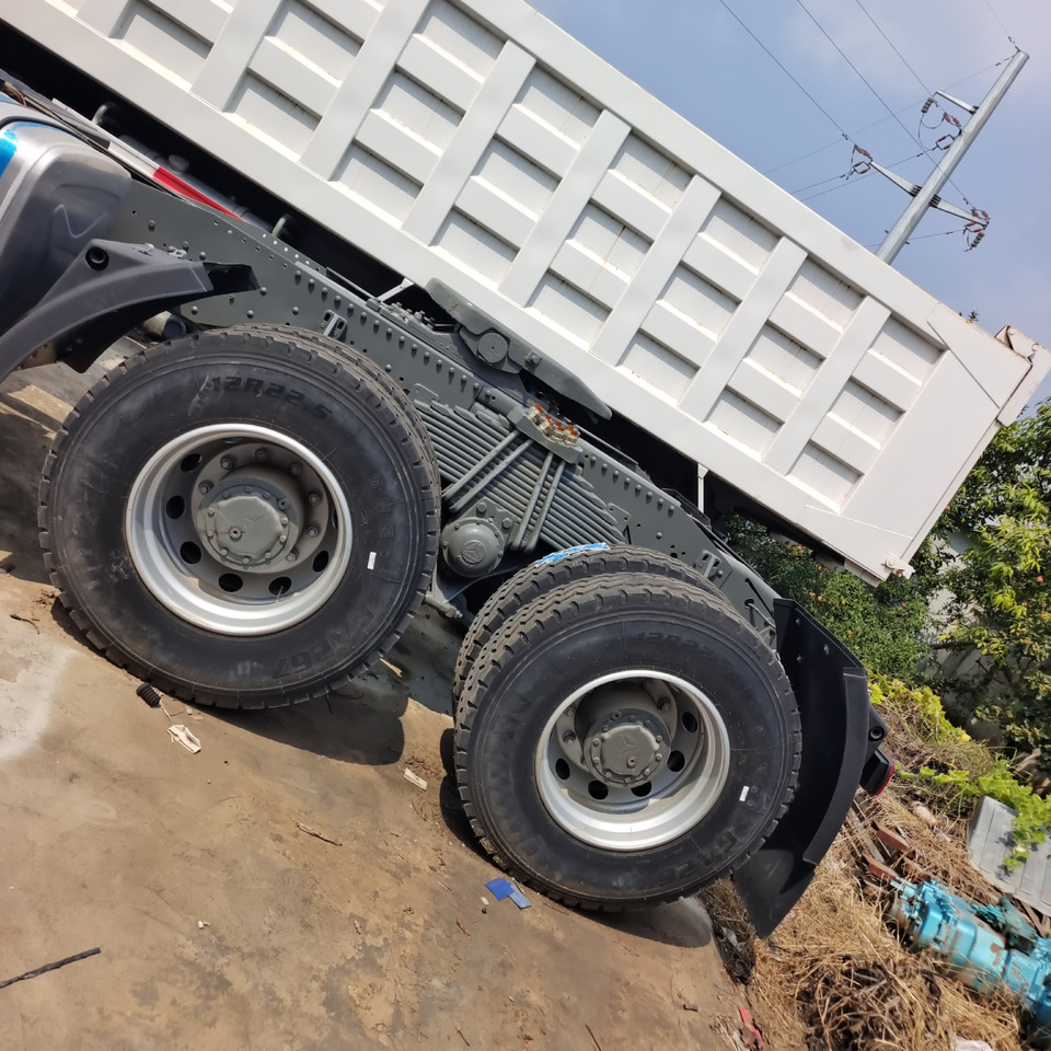 SINOTRUK HOWO TRACTOR HEAD - Τράκτορας: φωτογραφία 2 SINOTRUK HOWO TRACTOR HEAD - Τράκτορας: φωτογραφία 2