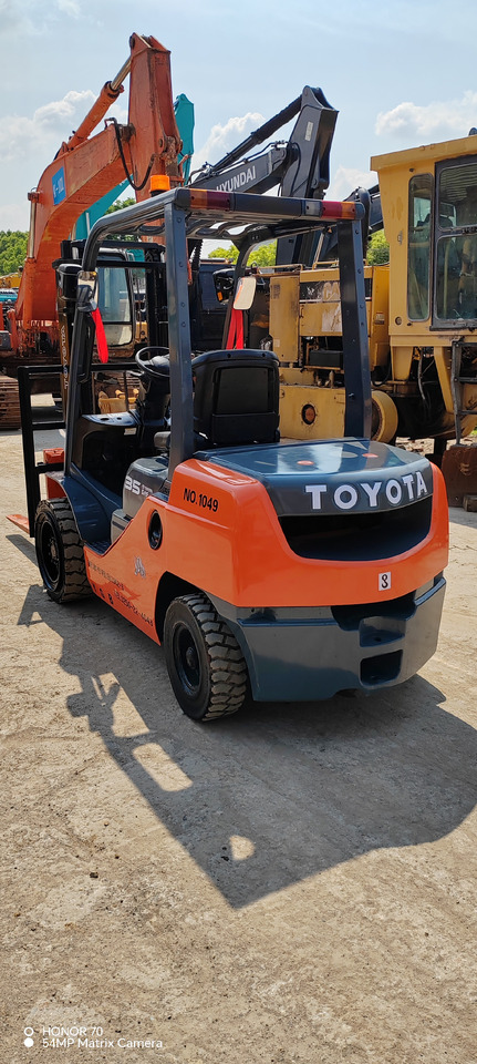 TOYOTA FD35 - Πετρελαιοκίνητο περονοφόρο: φωτογραφία 3 TOYOTA FD35 - Πετρελαιοκίνητο περονοφόρο: φωτογραφία 3