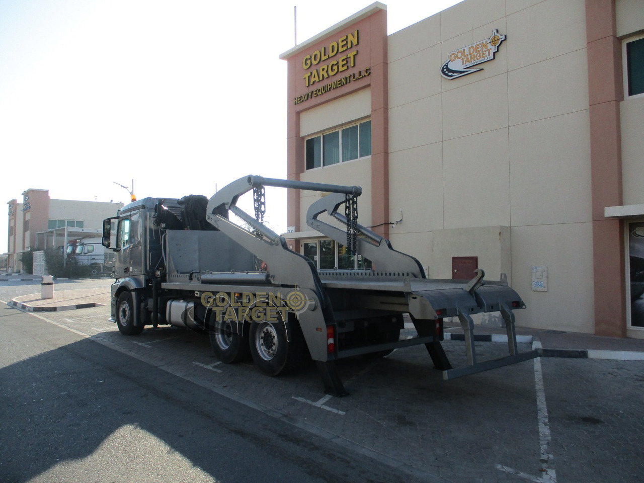 MERCEDES-BENZ 2642 6×2 DOUBLE SKIP LOADER with HIAB Crane - Φορτηγό καδοφόρος φορτωτής: φωτογραφία 4 MERCEDES-BENZ 2642 6×2 DOUBLE SKIP LOADER with HIAB Crane - Φορτηγό καδοφόρος φορτωτής: φωτογραφία 4