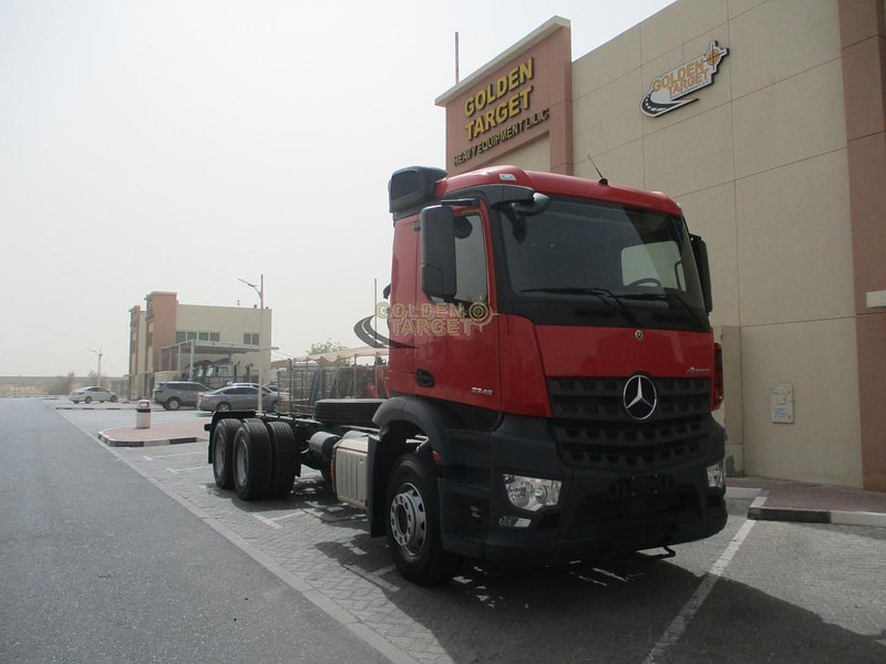 Mercedes-Benz Arocs 3348 - Επικαθήμενο σασί: φωτογραφία 1 Mercedes-Benz Arocs 3348 - Επικαθήμενο σασί: φωτογραφία 1