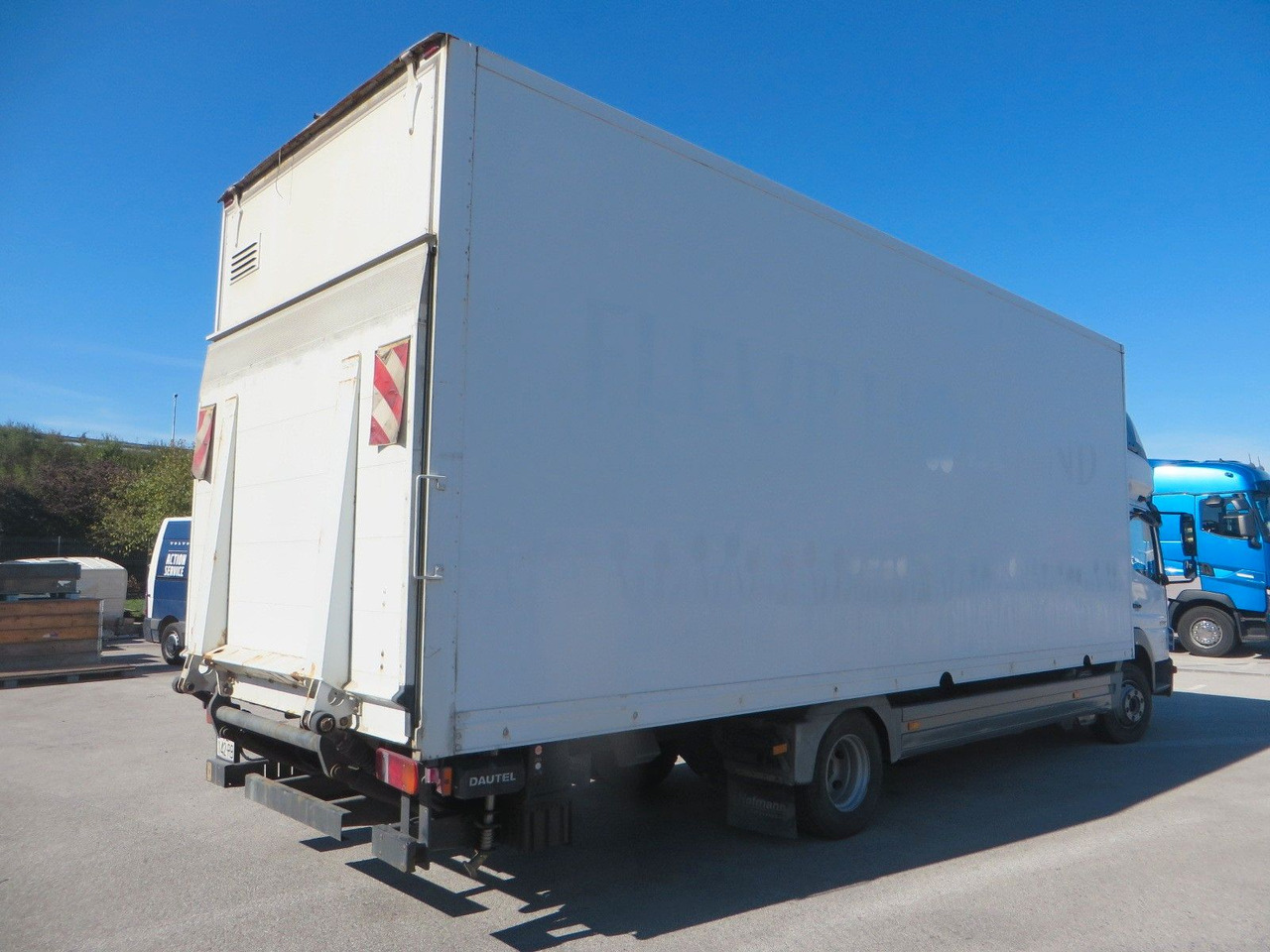 Mercedes-Benz Atego 1024 Box body with tail lift - Φορτηγό κόφα: φωτογραφία 3 Mercedes-Benz Atego 1024 Box body with tail lift - Φορτηγό κόφα: φωτογραφία 3