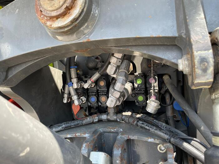 Claas Xerion 4000 - Τρακτέρ: φωτογραφία 3 Claas Xerion 4000 - Τρακτέρ: φωτογραφία 3