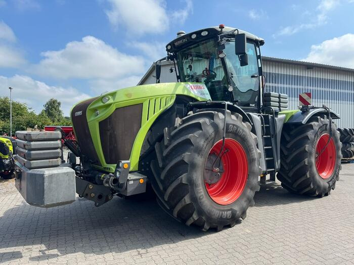 Claas Xerion 5000 Trac - Τρακτέρ: φωτογραφία 1 Claas Xerion 5000 Trac - Τρακτέρ: φωτογραφία 1