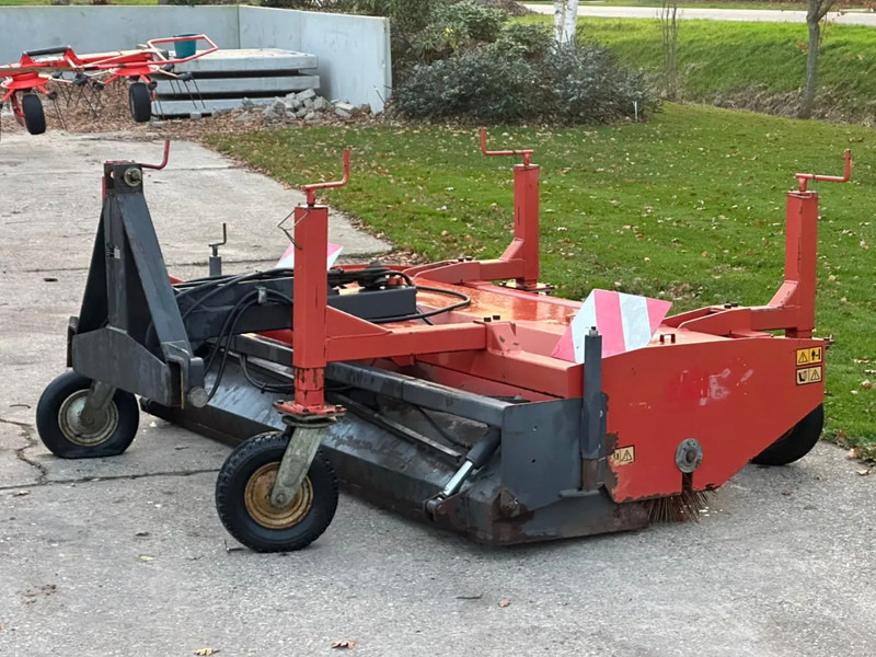 Hekamp Veegmachine met opvangbak Hydraulisch borstel - Τρακτέρ: φωτογραφία 4 Hekamp Veegmachine met opvangbak Hydraulisch borstel - Τρακτέρ: φωτογραφία 4