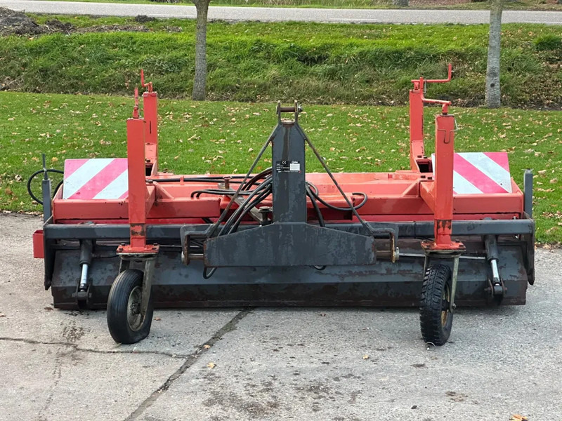 Hekamp Veegmachine met opvangbak Hydraulisch borstel - Τρακτέρ: φωτογραφία 2 Hekamp Veegmachine met opvangbak Hydraulisch borstel - Τρακτέρ: φωτογραφία 2