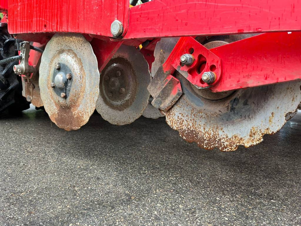 Σπαρτική με σβάρνα Vaderstad Rapid RD400C: φωτογραφία 10