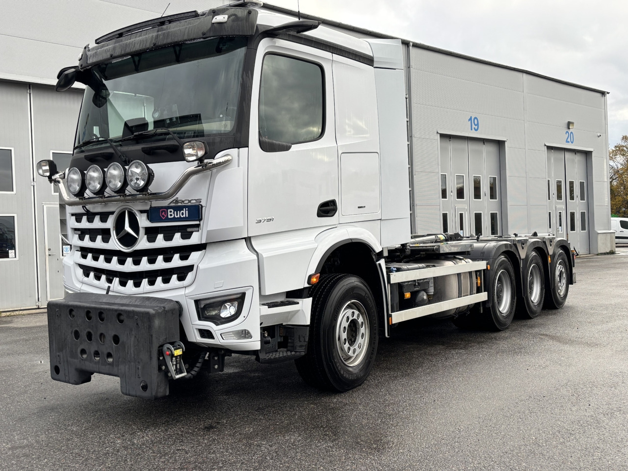 Tridemväxlare Mercedes-Benz Arocs 3751 -2023 | JOAB 24 ton | Plogutrustad - Φορτηγό φόρτωσης γάντζου: φωτογραφία 1 Tridemväxlare Mercedes-Benz Arocs 3751 -2023 | JOAB 24 ton | Plogutrustad - Φορτηγό φόρτωσης γάντζου: φωτογραφία 1