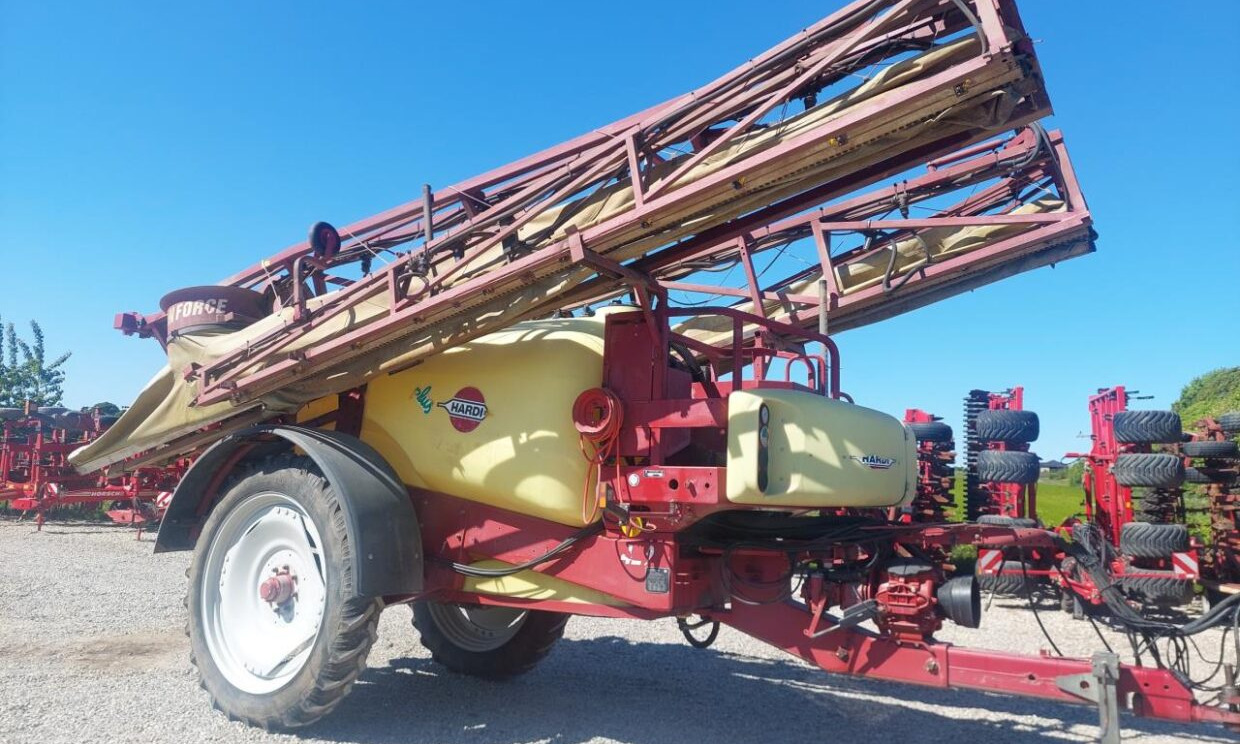 Hardi Commander Plus 4200 - 28m Twin - Συρόμενο ψεκαστικό: φωτογραφία 3 Hardi Commander Plus 4200 - 28m Twin - Συρόμενο ψεκαστικό: φωτογραφία 3